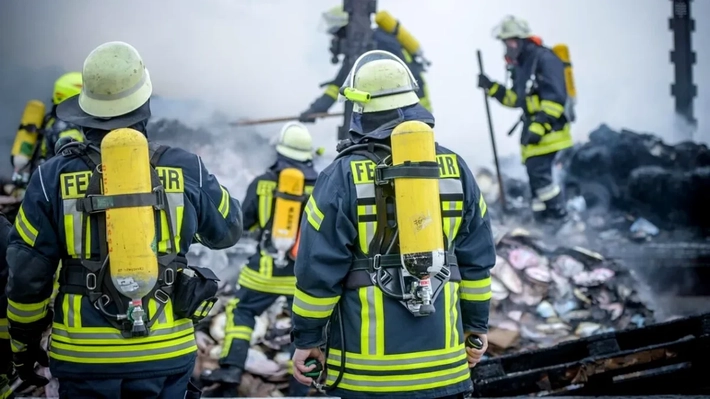 Trup ars, suflet între lumi! Ovidiu, un tânăr de 36 de ani, luptă pentru viață după ce a fost aruncat în aer: „L-am scos pe targă, nu era conștient”