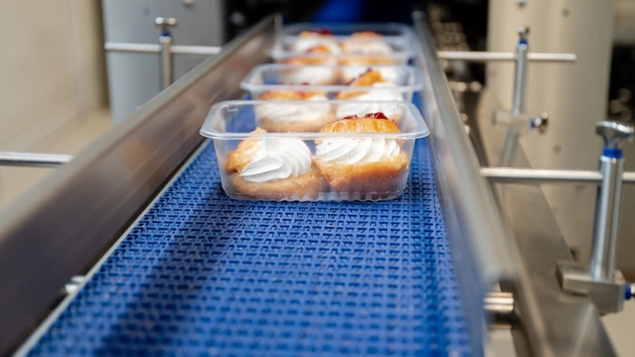 Fabrică de dulciuri într-un orășel din România! Produsele vor ajunge în marile supermarketuri din țară 