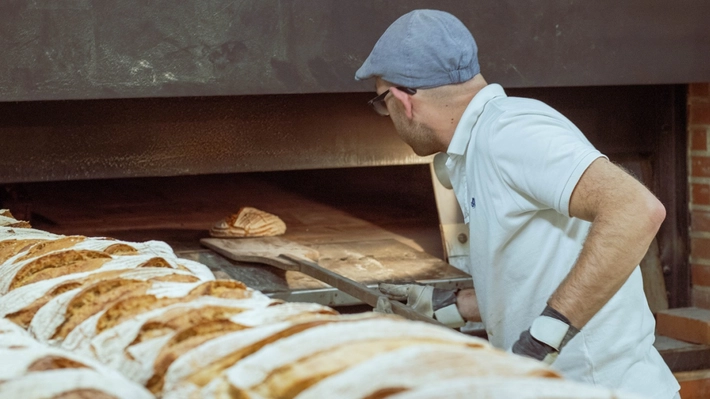 Gigantul care dă lovitura în industria panificației din România! Producția va fi una record