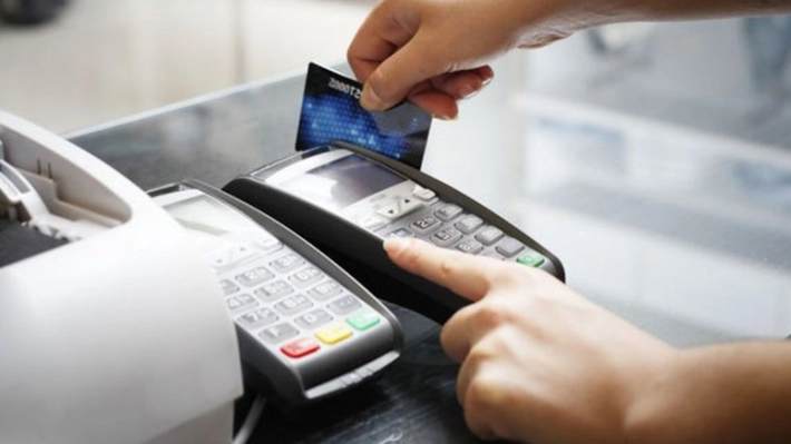 Se renunță la plățile cu cash! Care este motivul pentru care acest lucru se întâmplă