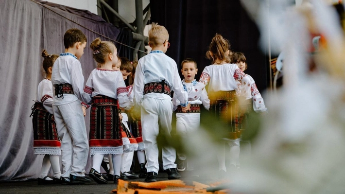 Festivalul județean de folclor pentru copii “De la lume adunate și-napoi la lume date” – Ediția a IX-a