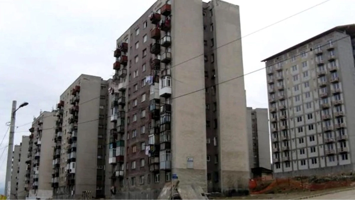 Apartament cu 3 camere, la preț de mașină modestă. În ce oraș din România o astfel de locuință se vinde cu 13.000 de euro