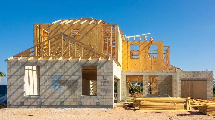 Cât îi costă pe români să își construiască o casă în vara acestui an! Explozie de prețuri pe piața din România! 