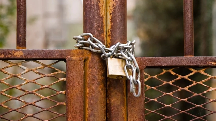 Încă o emblemă a țării este distrusă! Se închide o fabrică veche de peste 100 de ani! 