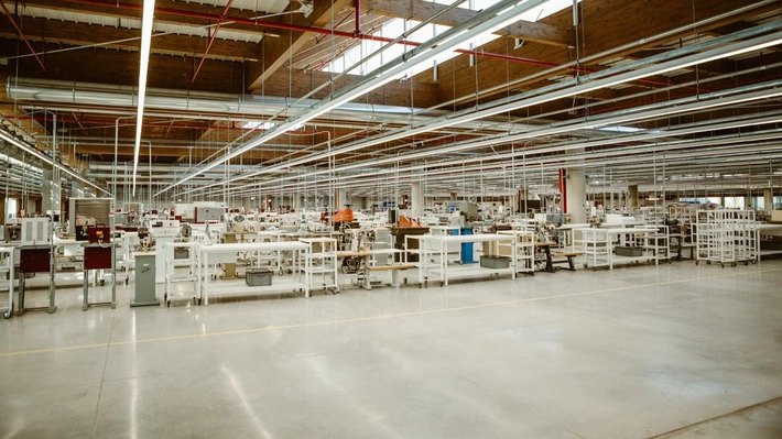 Noi locuri de muncă pentru români la două fabrici cu produse de lux! 