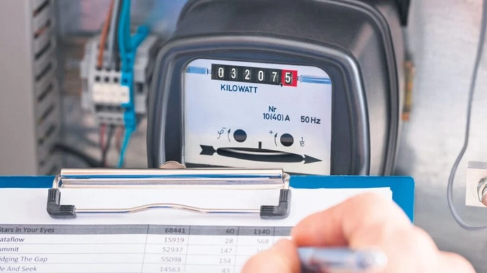 Românii au primit facturi la energie de la un furnizor la care nu aveau contract și au fost facturaţi nerespectând reglementările