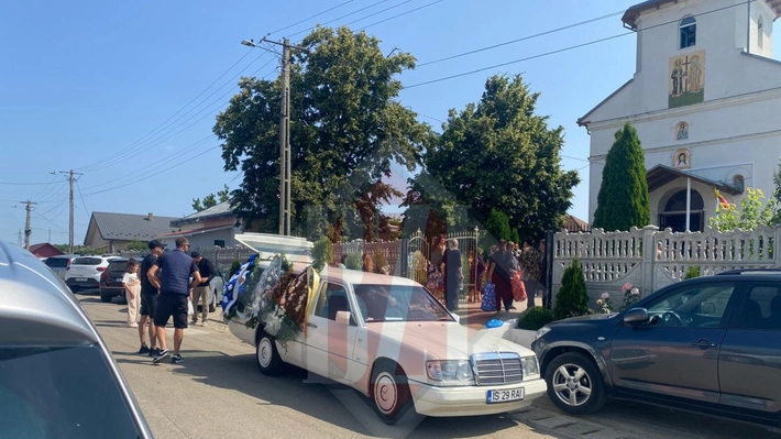 Durere fără margini la Bălțați! Tudor Homea, bărbatul ucis cu mai multe lovituri de cuțit, este condus pe ultimul drum