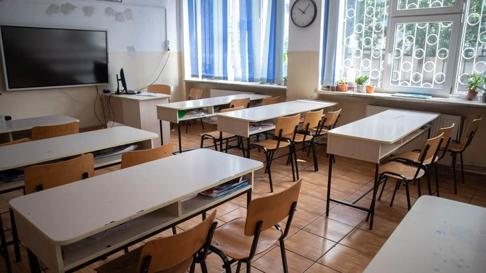 Peste 3 milioane de lei va plăti Primăria Iași pentru mobilierul și materialele didactice din unitățile de învățământ ale municipiului
