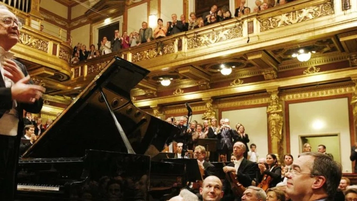 O legendă a muzicii clasice a murit. Celebrul pianist este cunoscut mai ales pentru interpretările sale din Beethoven
