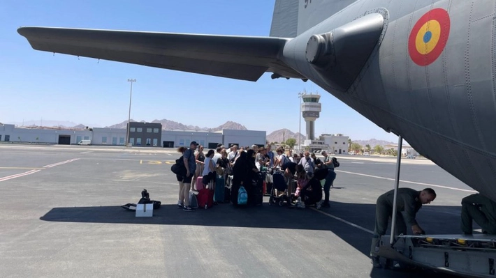 Un nou grup de 37 de cetățeni români evacuați din zona de conflict din Orientul Apropiat a ajuns în siguranță în țară