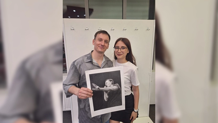 O studentă de la TUIASI a realizat un portret în creion al artistului The Motans. „Este un om foarte cald. Mi s-a părut că este cu adevărat omul din spatele versurilor”