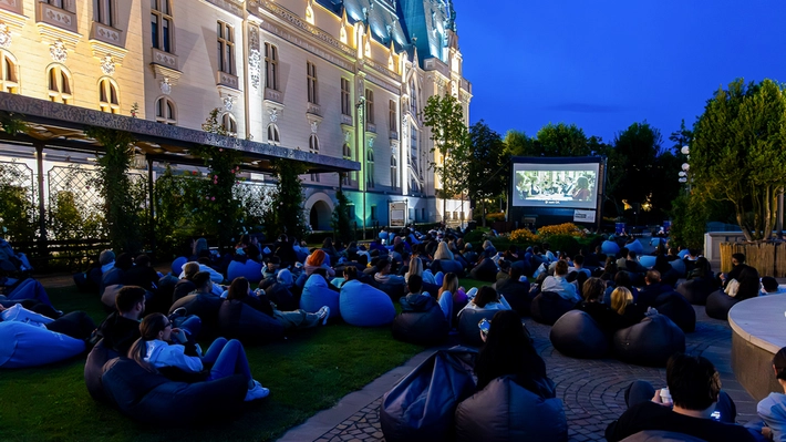 Weekend plin de inspirație și povești pentru toată familia, la Palas: Movie Nights, Târg de Artă și Antichități și teatru pentru copii