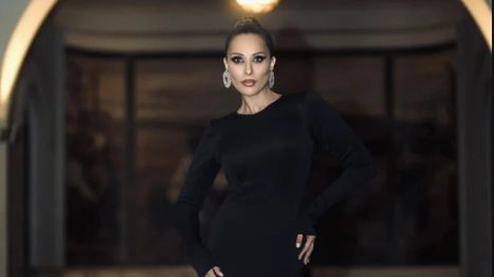 Iulia Vântur a devenit „Lebăda Neagră“! Vedeta, complet transformată în România – GALERIE FOTO