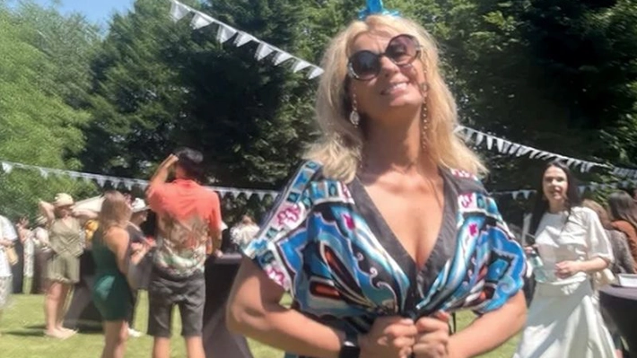 Raluca Guslicov arată extraordinar la 50 de ani! A sărbătorit alături de familie – GALERIE FOTO