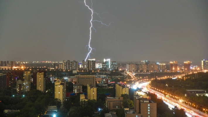 Inundații istorice în nordul Chinei: 11 provincii sub cod roșu! Situația scapă de sub control