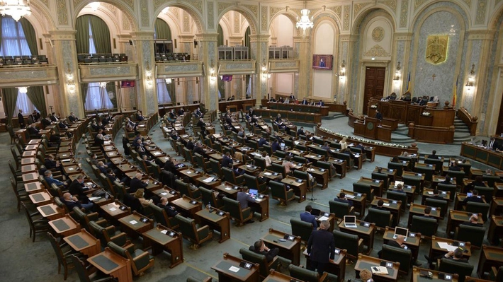 Un fost șef CCR desființează proiectul care ar obliga parlamentarii să meargă la război