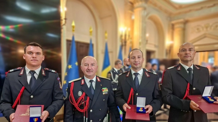 Un erou în afara uniformei! Pompierul care a acordat primul ajutor victimelor din accidentul din Lețcani, premiat pentru curajul său
