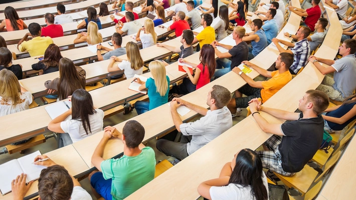 Alianţa Naţională a Organizaţiilor Studenţeşti din România condamnă propunerile Guvernului: „Regres indiscutabil în sistemul de sprijin destinat studenţilor”