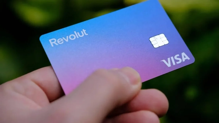 Revolut dă lovitura pe piața internațională! Va cumpăra o celebră bancă și aduce ATM-urile și în România! 