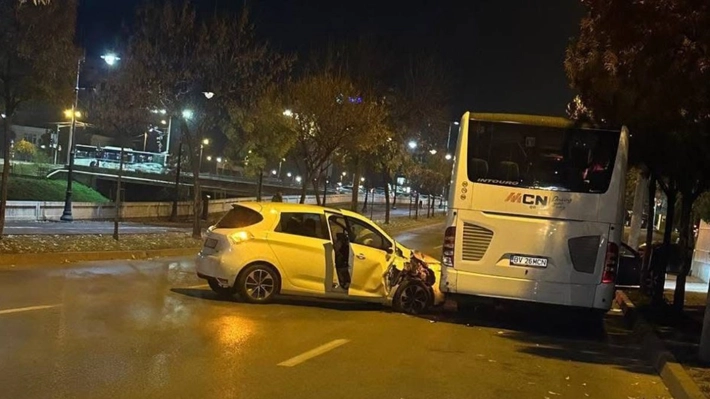 Accident rutier în municipiul Iași! Un autoturism și un autocar au fost implicate
