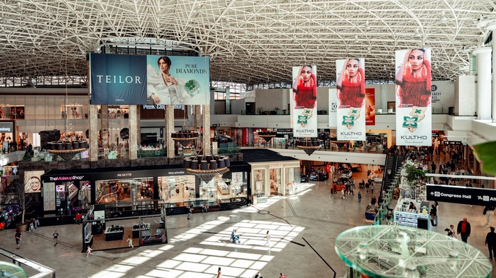 IULIUS simplifică experiența de shopping prin HELLO TAX FREE.  La Palas, turiștii din afara UE beneficiază de  rambursarea TVA-ului