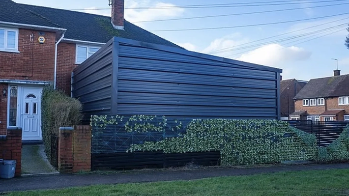 Românul care i-a scos din sărite pe britanici. Bărbatul refuză să demoleze un garaj construi ilegal