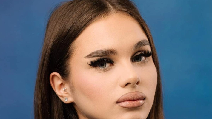 Durere mare după moartea Crinei, tânăra căzută de la etajul 5 al unui bloc din Câmpulung Moldovenesc: ”Te plângem toți”