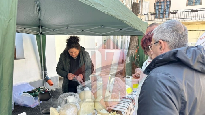 Curtea Direcției pentru Agricultură Județeană Iași găzduiește în acest weekend un nou eveniment dedicat producătorilor locali