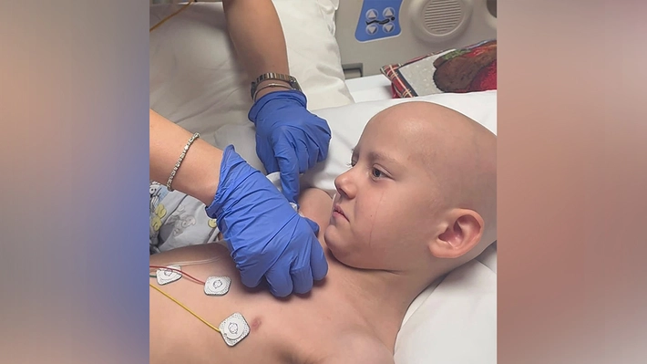 Michael, băiețelul de 6 ani diagnosticat cu neuroblastom, are nevoie de 510.000 de euro pentru tratamentul din Barcelona. Mama: „Credeți-mă că nu mai am ce să mai vând”