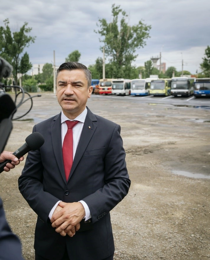 Primarul Municipiului Iasi, Mihai Chirica, acorda o declaratie de presa de Ziua Transportatorului