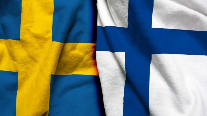 aderarea Finlandei şi Suediei la NATO, drapelurile Suediei si Finlandei
