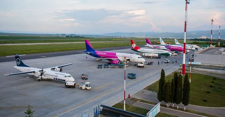 avioane parcate la aeroportul international iasi