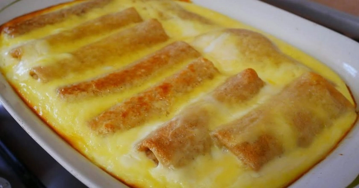 forsinke Sag Svarende til Clătite la cuptor cu brânză dulce și sos de vanilie. Rețeta copilăriei  pentru un desert nemaipomenit