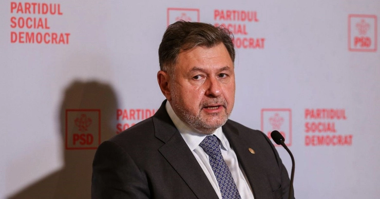 Alexandru Rafila, ministrul Sănătății, vorbește la microfon