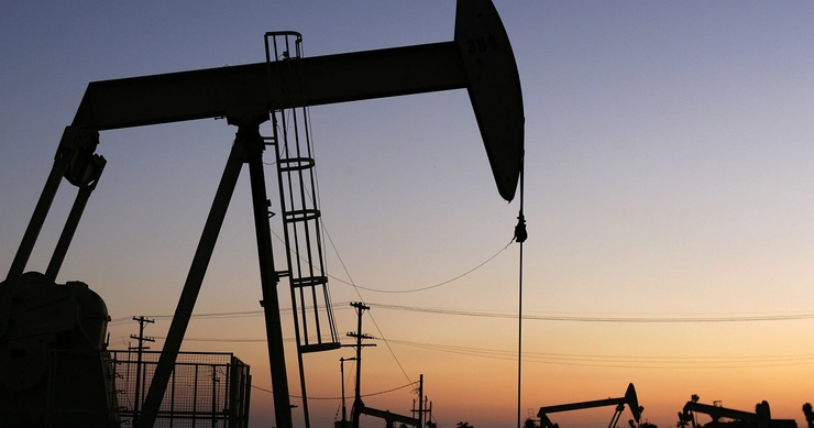 preţul petrolului a scăzut, statie de petrol