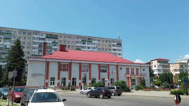 casa de cultura Mihail Sadoveanu din Pascani