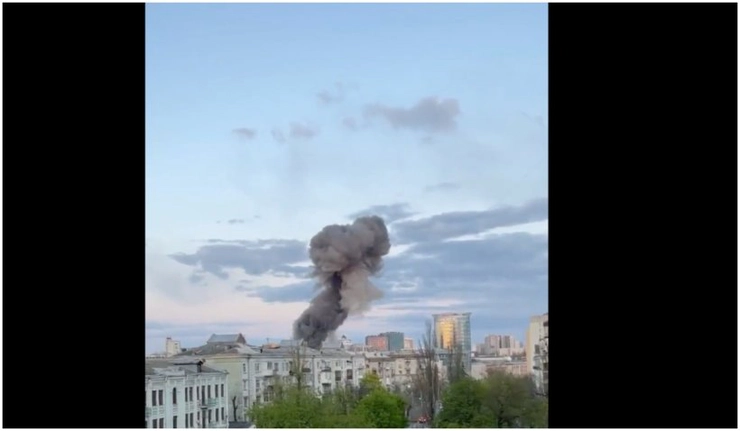 atac asupra Kievului, fum rezultat in urma bombardamentelor rusesti