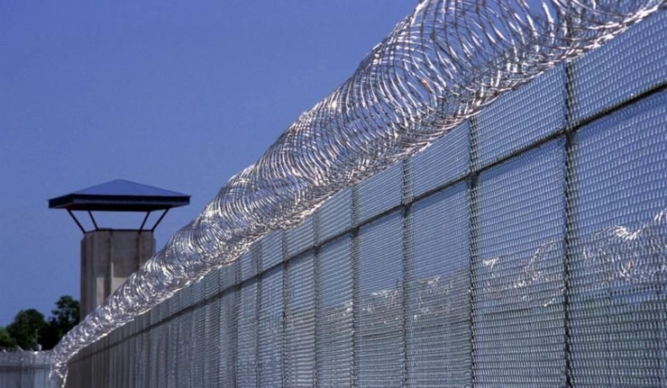  gardul unui centru de detenție