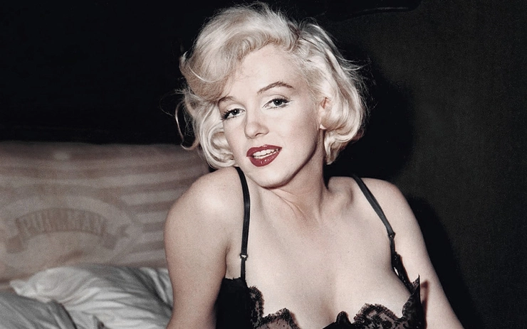 Marilyn Monroe în lenjerie neagră