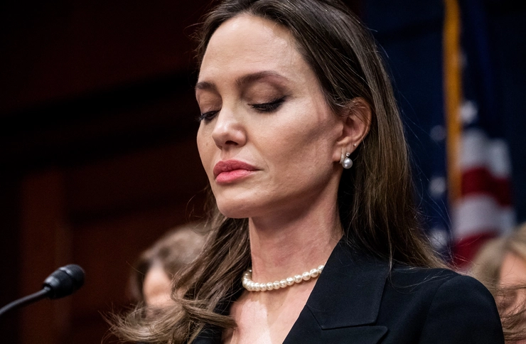 leakage increase consonant Noi informaţii în procesul Jolie - Pitt. Angelina își acuză fostul soţ de