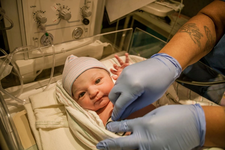 poză cu un nou-născut