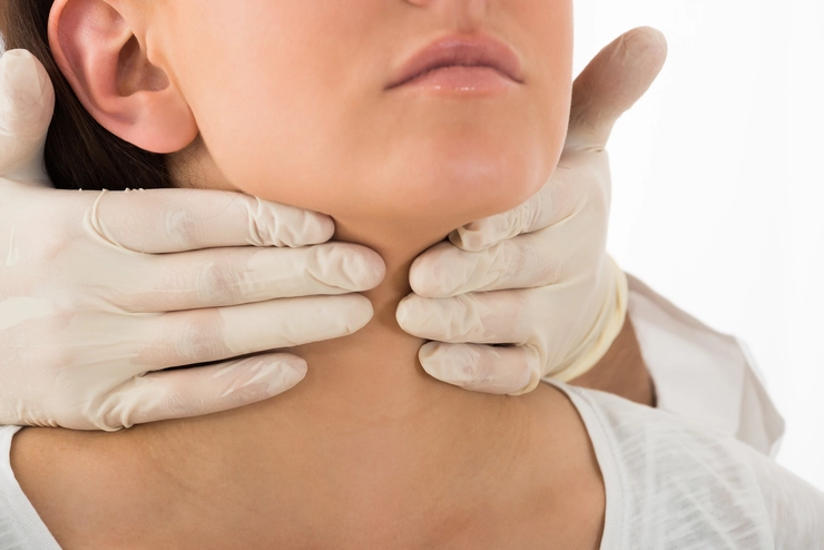persoană care suferă de o afecțiune a glandei tiroide