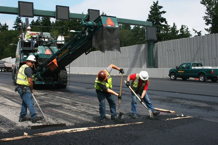 muncitori in constructii pentru infrastructura de transport