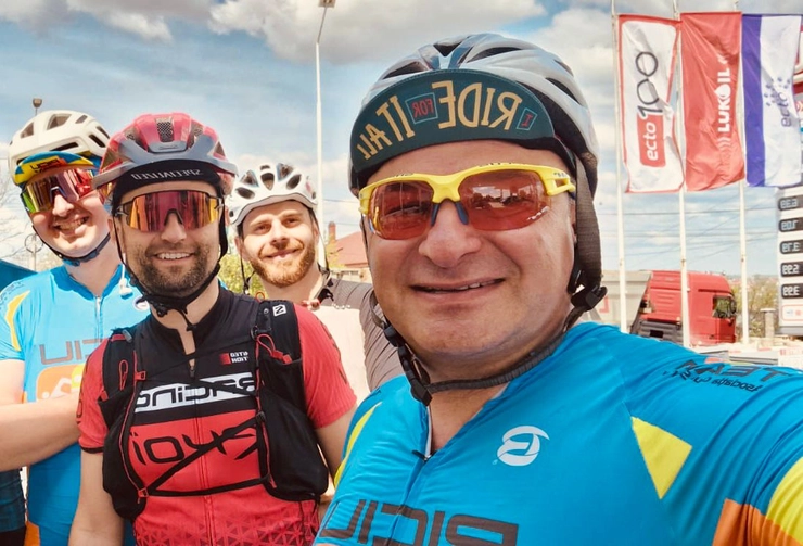 poză cu Eugen Vlad Piciu și ceilalți trei cicliști ieșeni
