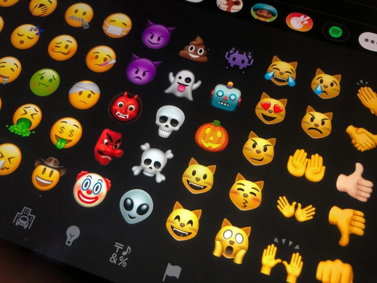 tastatura cu emoji
