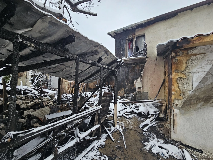 casa din comuna Bârnova care a luat foc