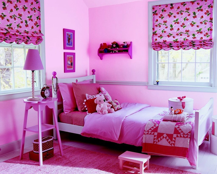 camera decorata in roz