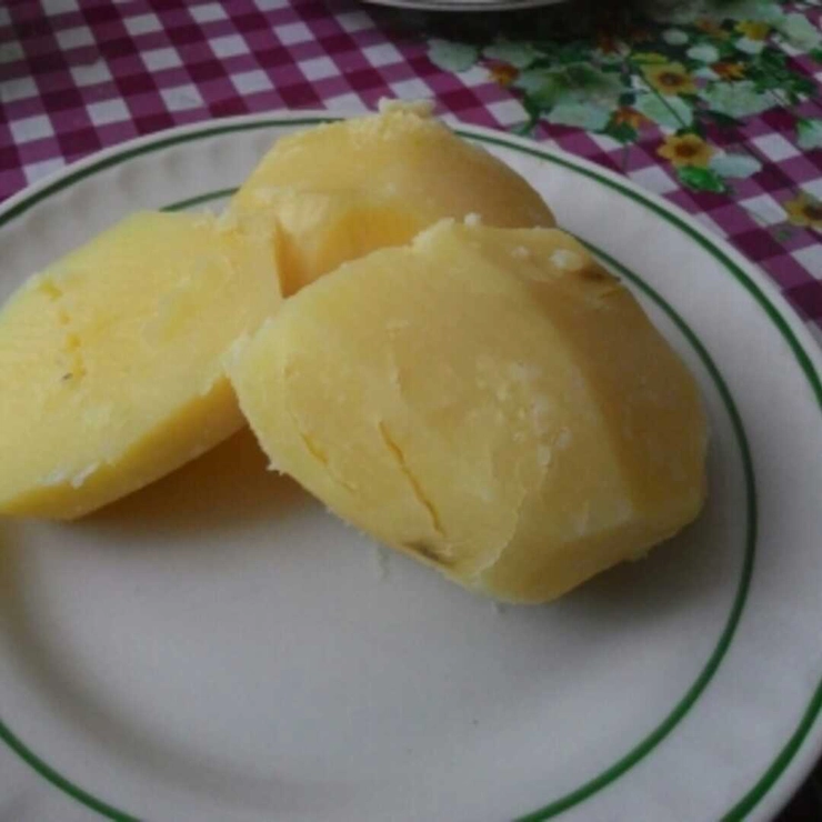 un bol cu cartofi fierti