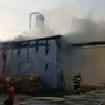Incendiu puternic în Sălaj. A ars o fabrică de mobilă