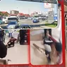 Imagini cu un puternic impact emoțional Un bărbat a fost bătut de agenții de pază MTS într-un supermarket Kaufland din Iași. Au început să îl lovească cu picioarele și cu bastonul în cap 8211 EXCLUSIVFOTOVIDEO